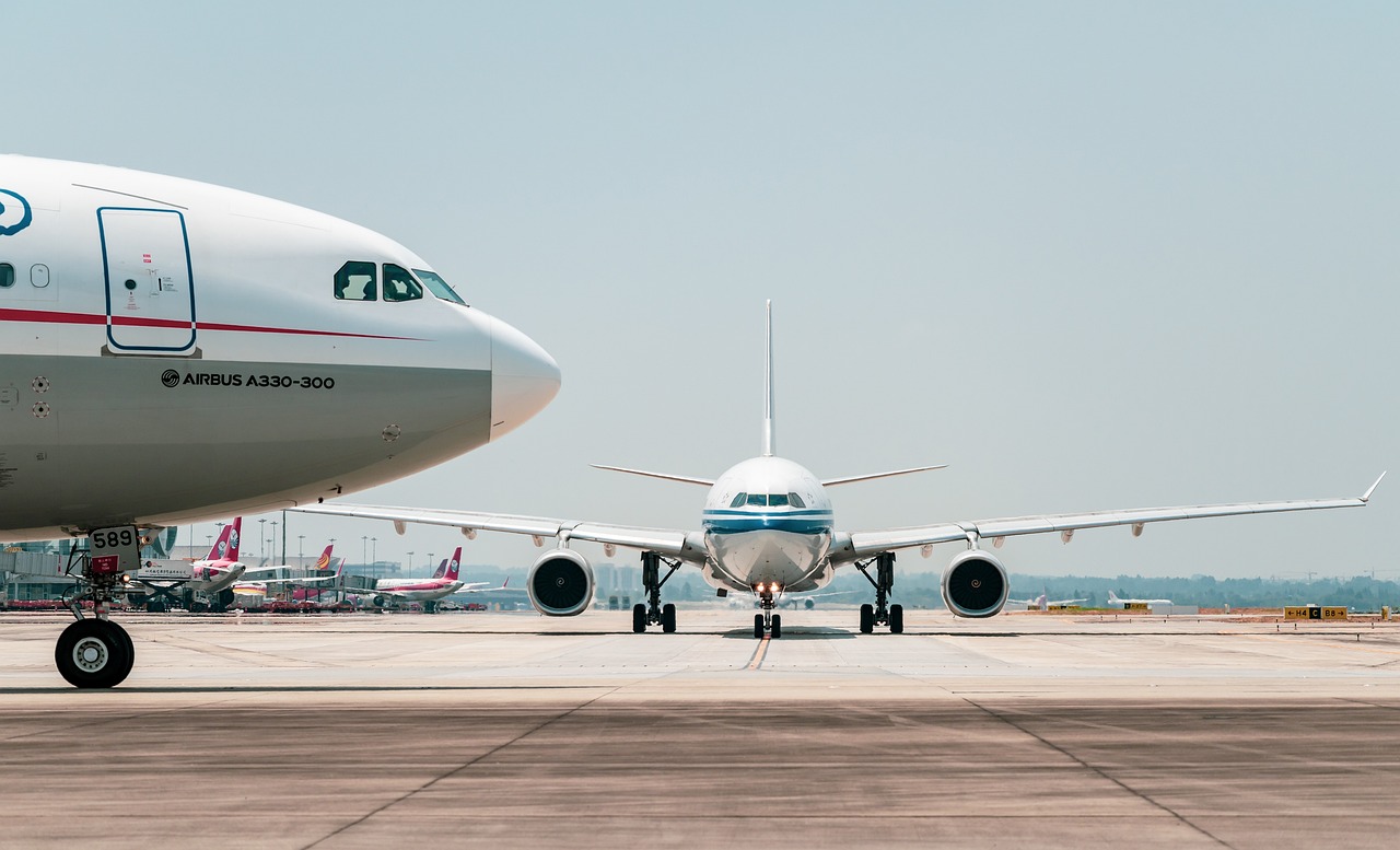 Latas de refrigerante explodem em aviões nos EUA e preocupam companhias