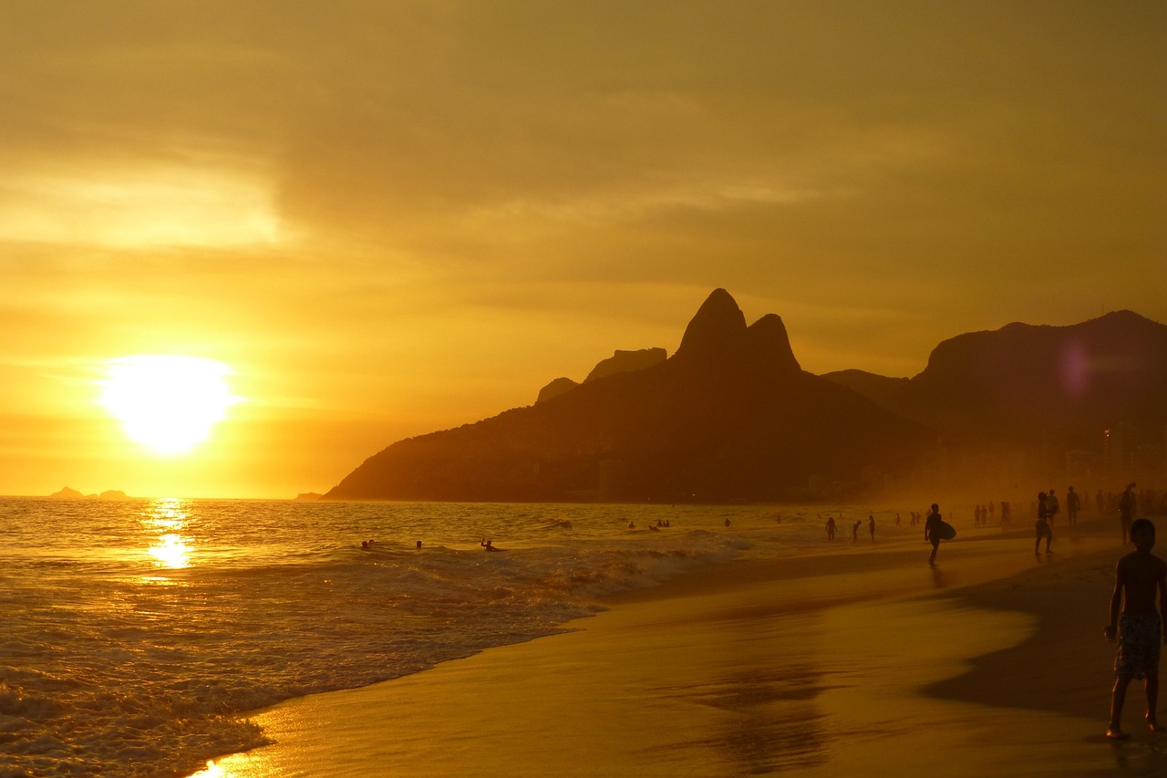 Brasil tem duas praias entre as melhores do mundo, segundo a TriPadvisor; confira