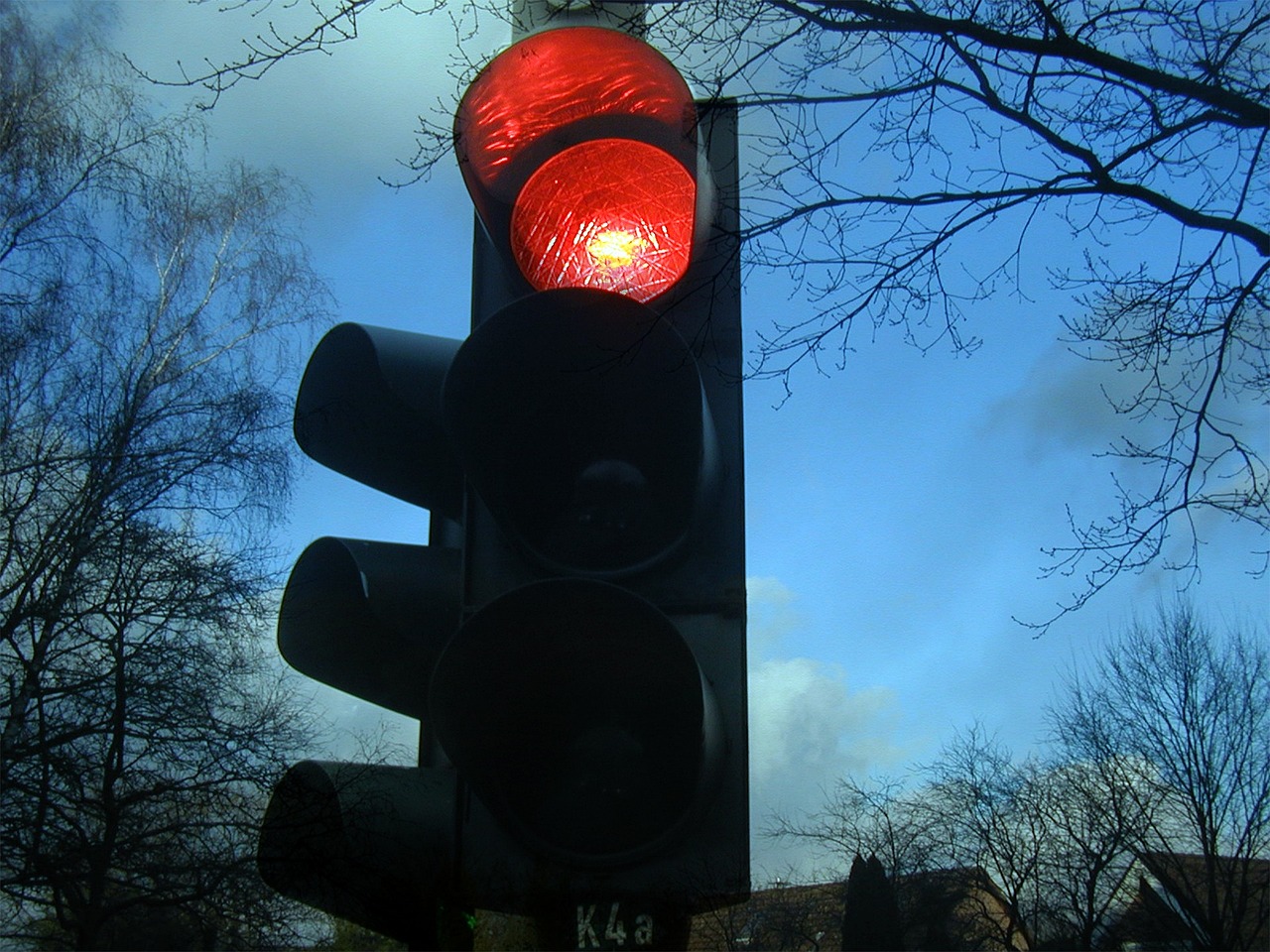 Luz branca é novidade nos semáforos; veja qual é a função para os carros