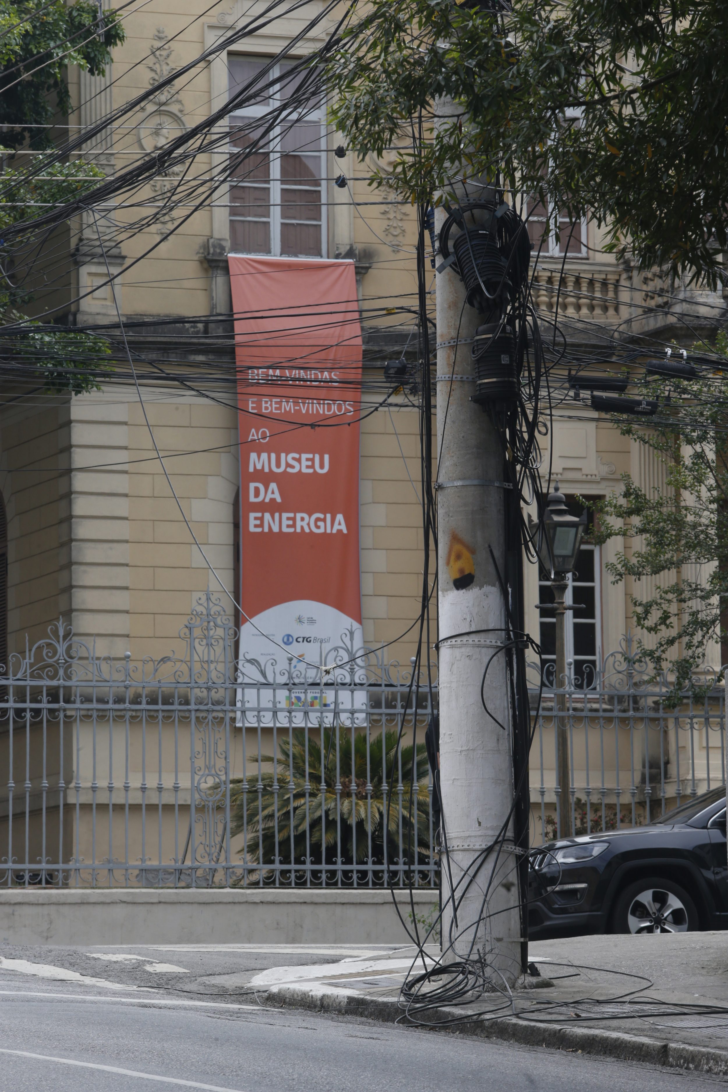 Distribuidora Enel sofre pressão por falhas no restabelecimento de energia