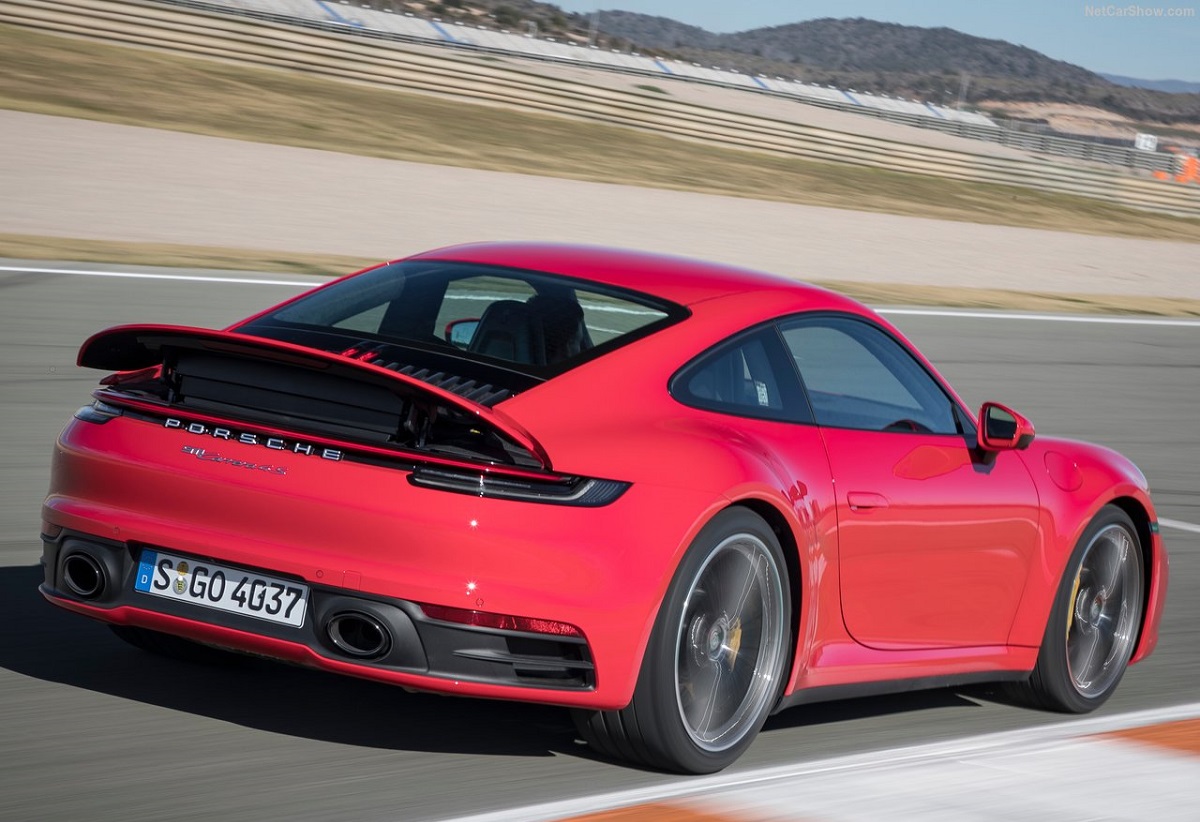 Porsche 911 híbrido estreia em junho e desembarca no Brasil em 2024