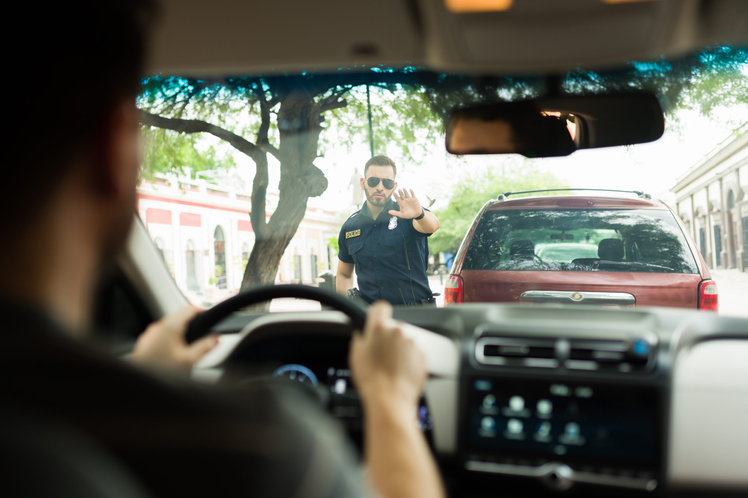 Empresas estão assediando motoristas que cometeram multas; entenda o caso