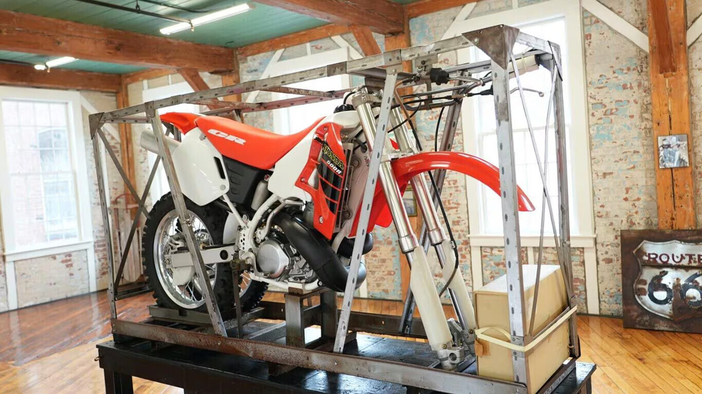 Valoriza com o tempo? Homem guarda moto Honda por 24 anos e faz fortuna ao vendê-la
