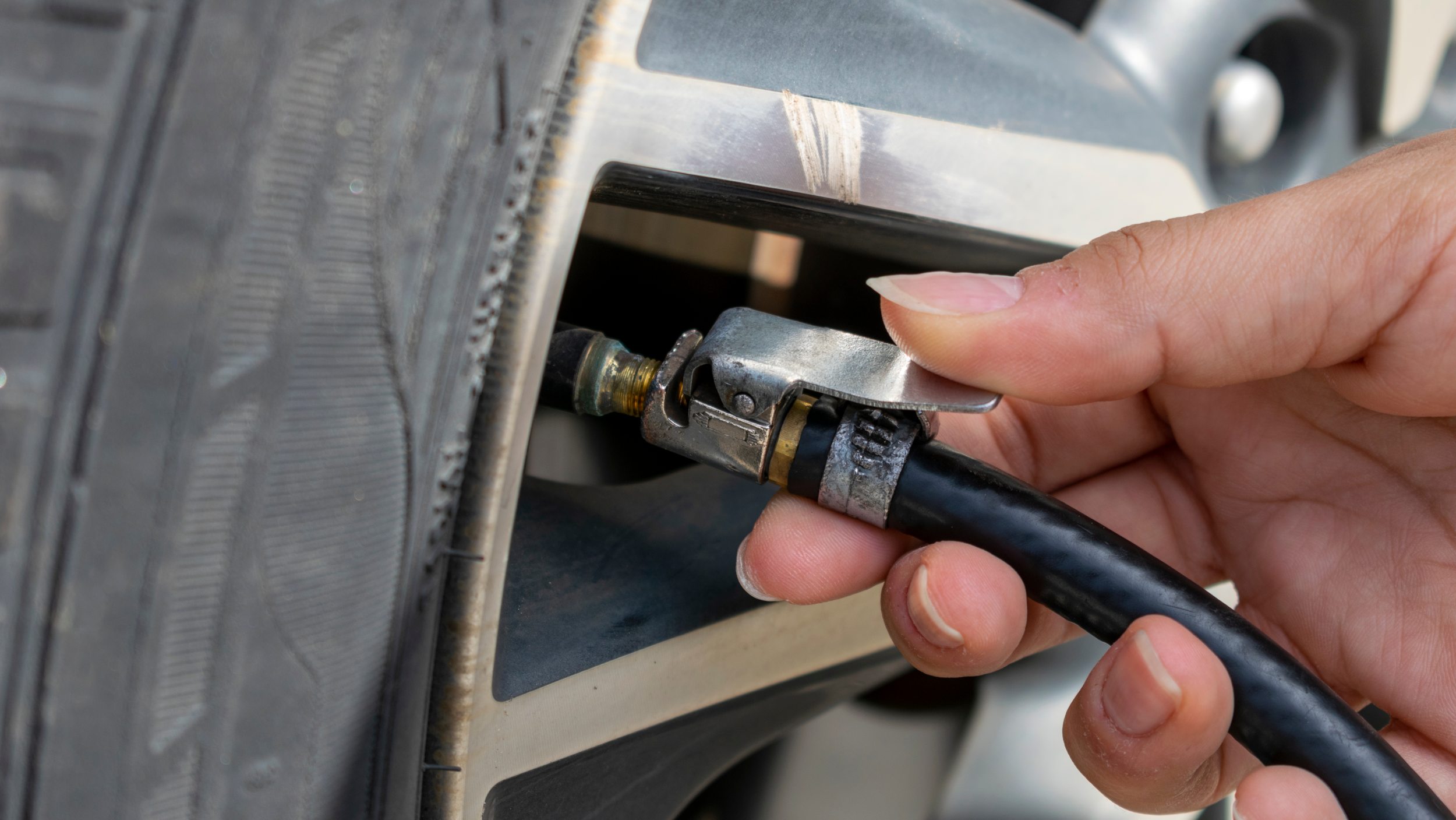 Não é 1 vez por semana: saiba quando calibrar os pneus para economizar combustível