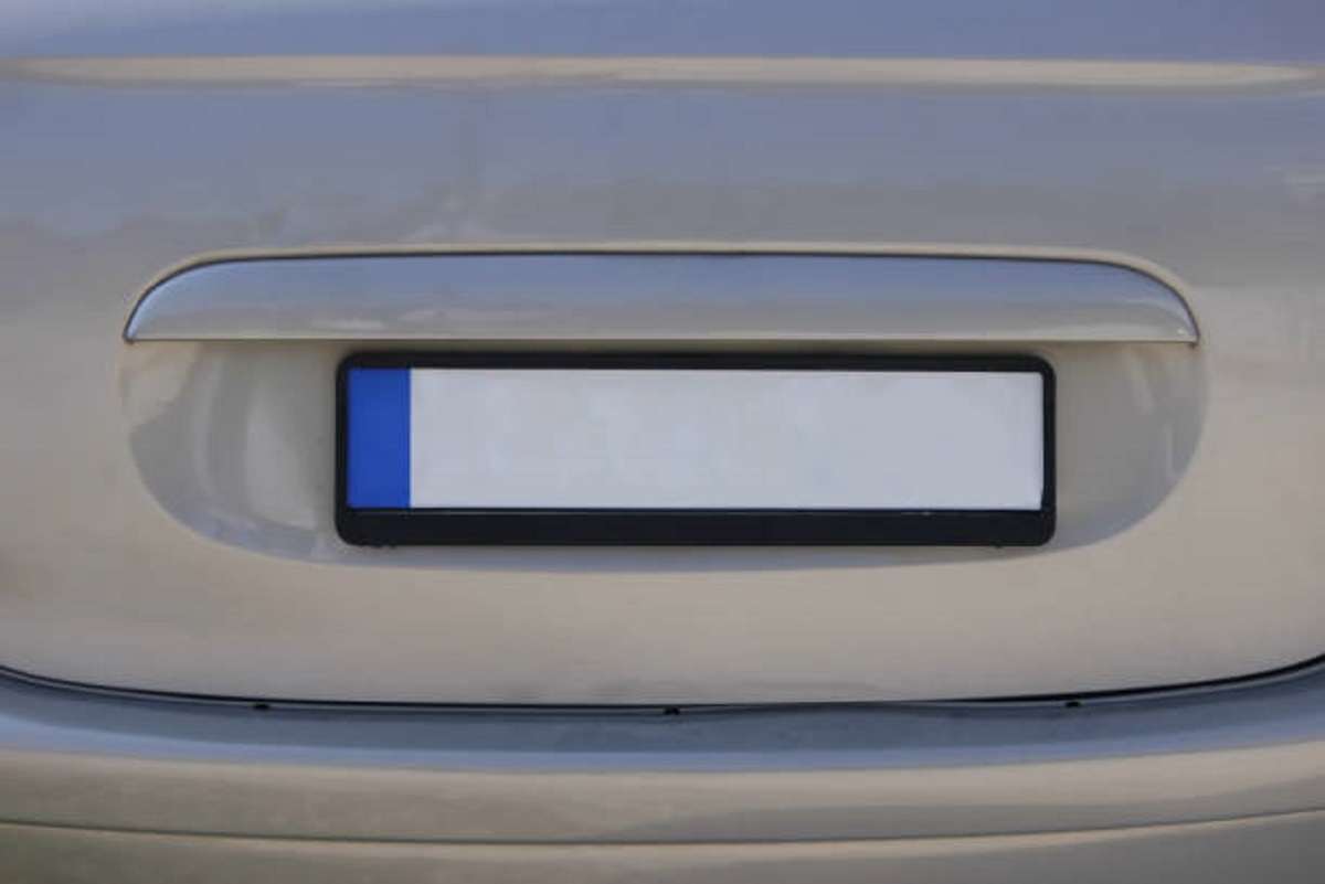 Comprei um carro 0 km: quanto tempo posso circular sem placa e não ser multado?