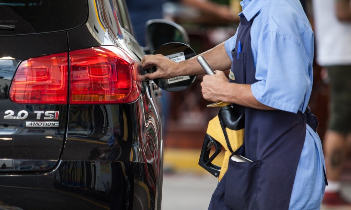 Seu carro não está quebrado: novo GOLPE da fumaça está enganando motoristas por aí