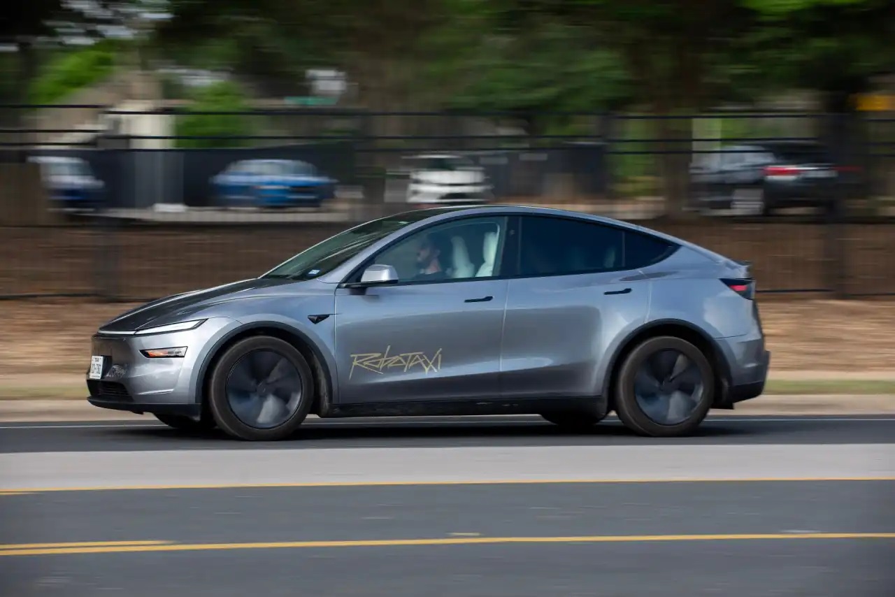 Tesla estreia robotáxi e mostra como será pegar carona no futuro