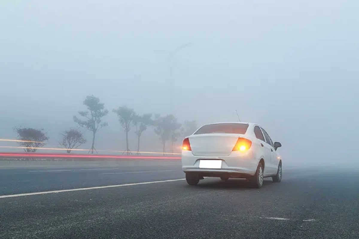 Pisca-alerta não é só para emergência: tem um código aí que muita gente não nota