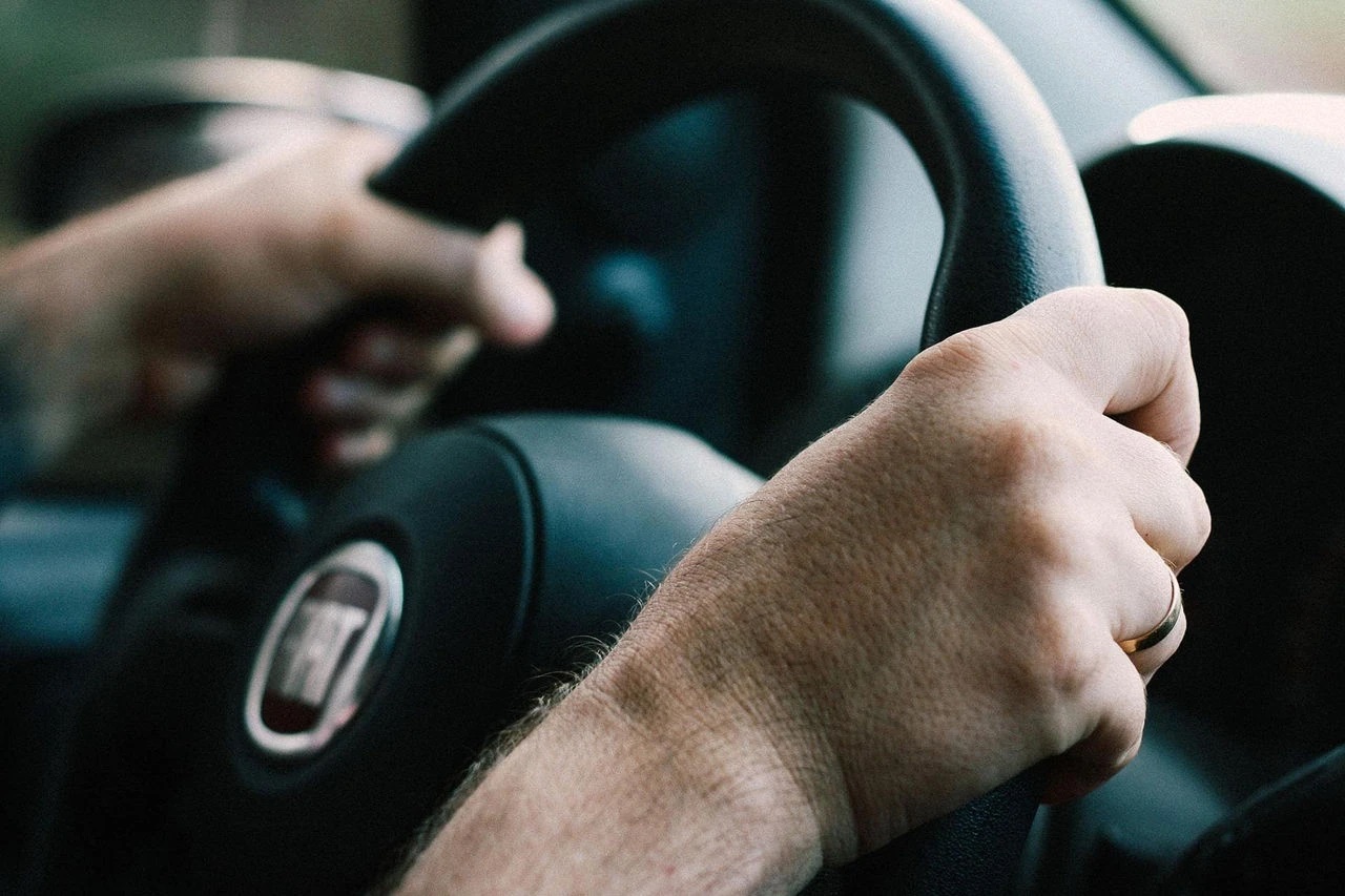 Falsa economia: 5 erros que estão detonando seu bolso e seu carro
