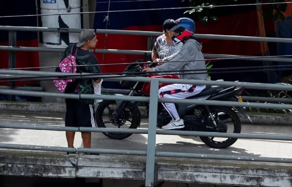 Multa de fazer doer: subir em calçada ou passarela pode sair bem caro