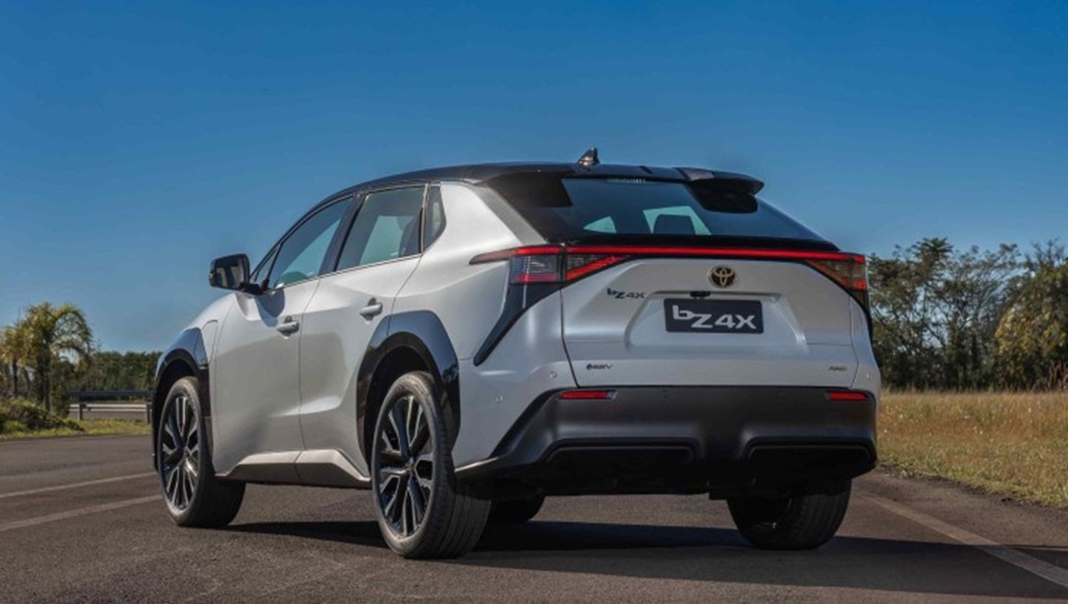 1º carro elétrico da Toyota no Brasil é um sonho… até você ver o preço