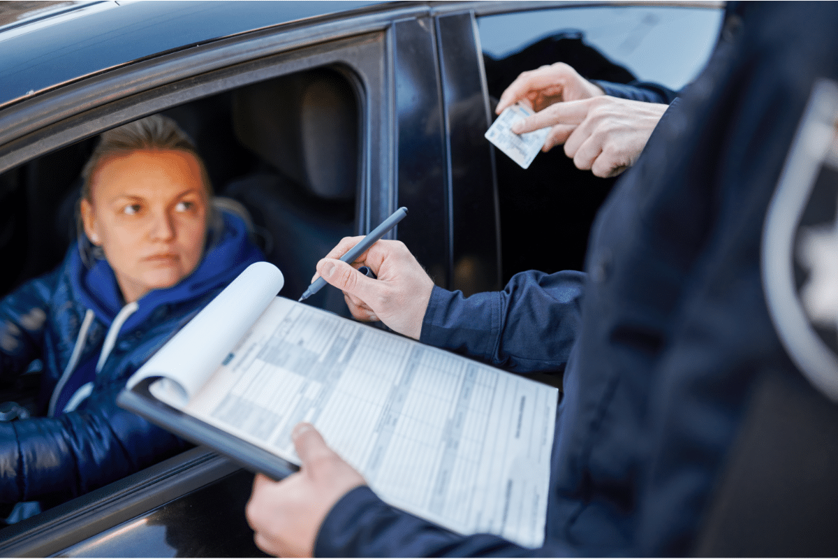 Se você dirige um carro usado, cuidado: este detalhe pode causar multa e retenção na estrada